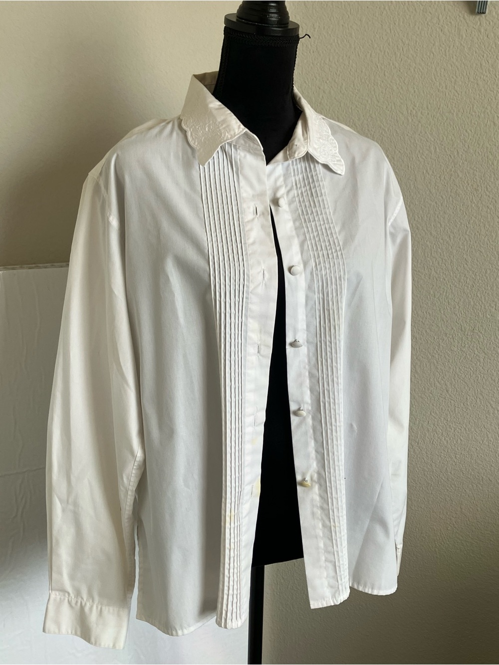 Impressions White Button-Up Shirt with Logo Tag